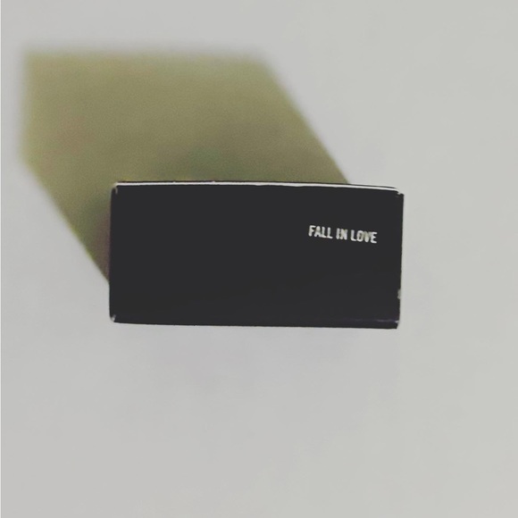 MAC Powder Kiss Soft Matte Eyeshadow Fall In Love - Picture 6 of 10